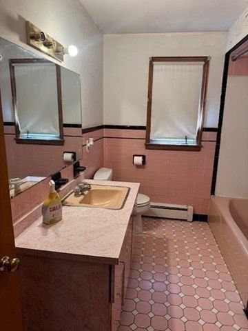 79 Chilmark St, Worcester, MA 01604