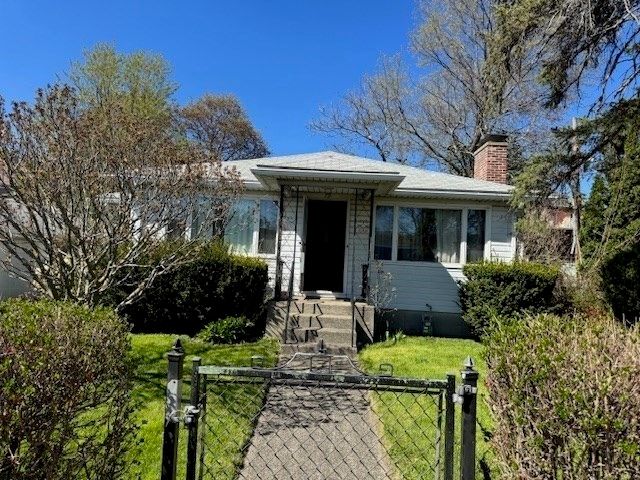 79 Chilmark St, Worcester, MA 01604