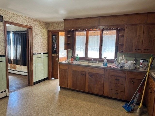 79 Chilmark St, Worcester, MA 01604