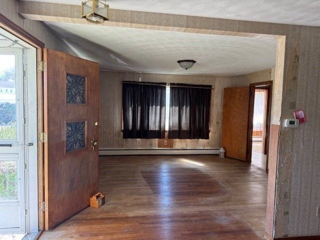 79 Chilmark St, Worcester, MA 01604