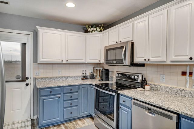 640 E Spring Valley Circle 1, Nixa, MO 65714