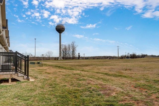 640 E Spring Valley Circle 1, Nixa, MO 65714