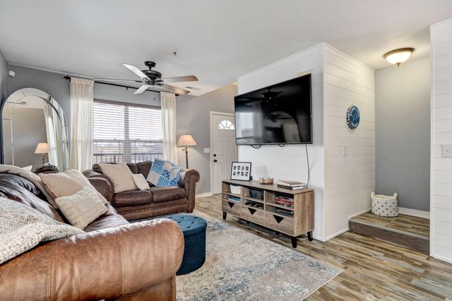 640 E Spring Valley Circle 1, Nixa, MO 65714