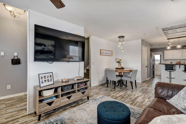 640 E Spring Valley Circle 1, Nixa, MO 65714