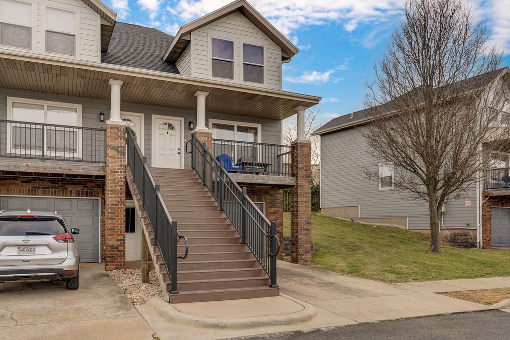 640 E Spring Valley Circle 1, Nixa, MO 65714