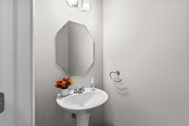 520 Silverton Drive, Grayslake, IL 60030