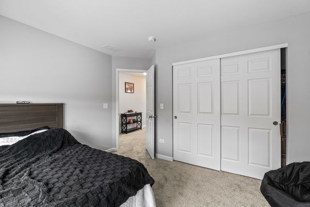 520 Silverton Drive, Grayslake, IL 60030