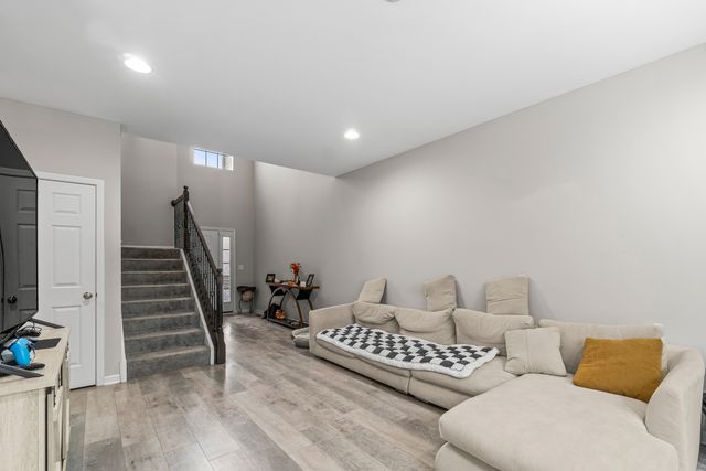 520 Silverton Drive, Grayslake, IL 60030