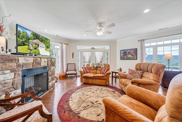 11010 Catawba RD, Troutville, VA 24175