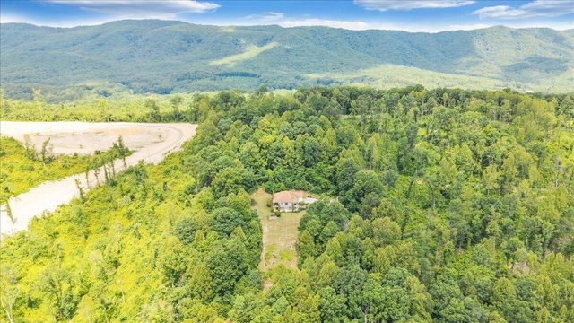 11010 Catawba RD, Troutville, VA 24175