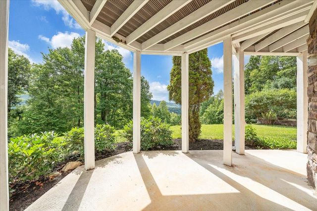 11010 Catawba RD, Troutville, VA 24175