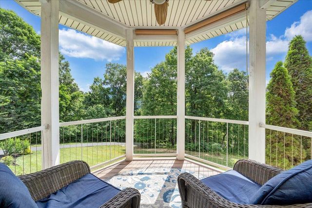 11010 Catawba RD, Troutville, VA 24175