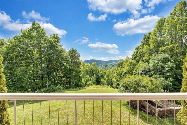 11010 Catawba RD, Troutville, VA 24175