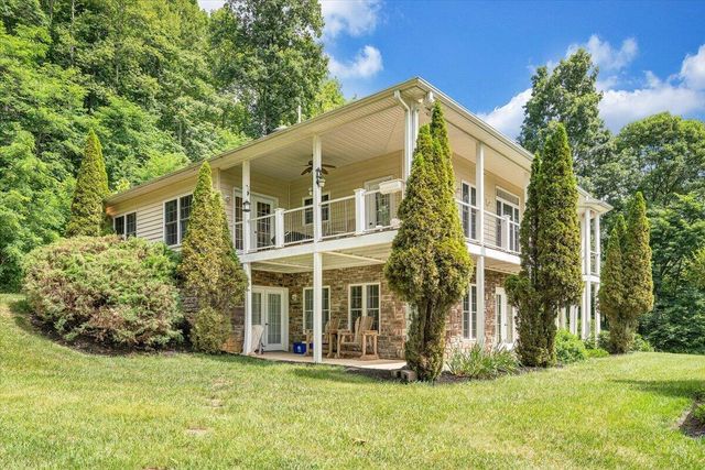 11010 Catawba RD, Troutville, VA 24175
