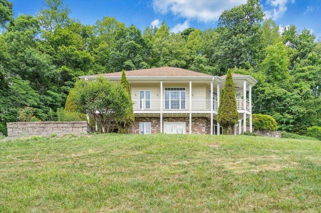 11010 Catawba RD, Troutville, VA 24175