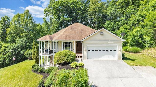 11010 Catawba RD, Troutville, VA 24175