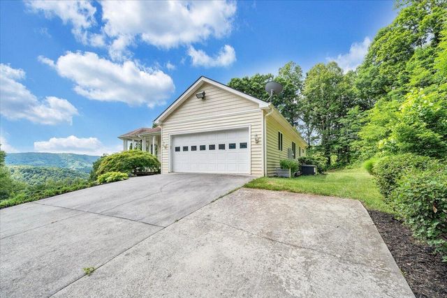 11010 Catawba RD, Troutville, VA 24175
