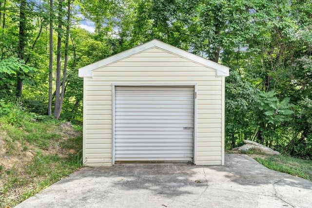 11010 Catawba RD, Troutville, VA 24175