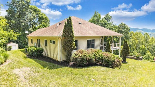 11010 Catawba RD, Troutville, VA 24175