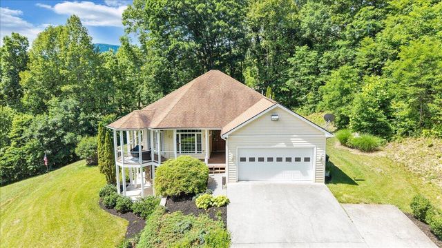 11010 Catawba RD, Troutville, VA 24175