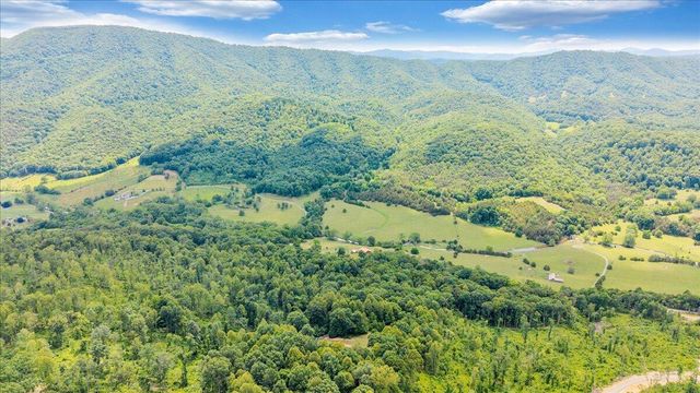 11010 Catawba RD, Troutville, VA 24175
