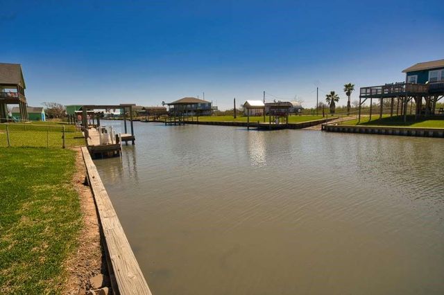 803 County Road 202, Sargent, TX 77414