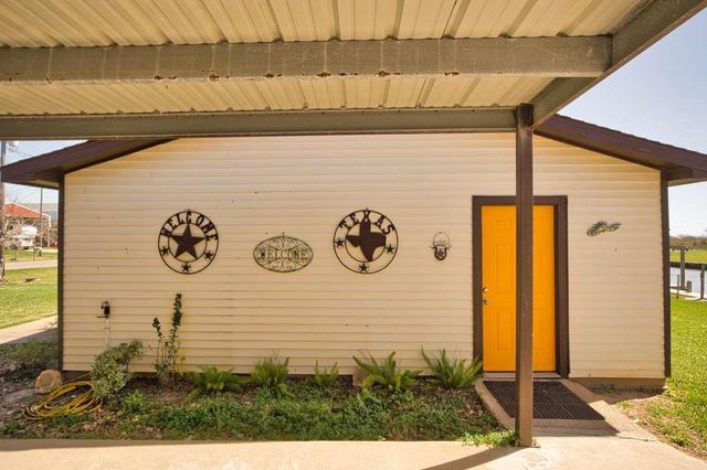 803 County Road 202, Sargent, TX 77414