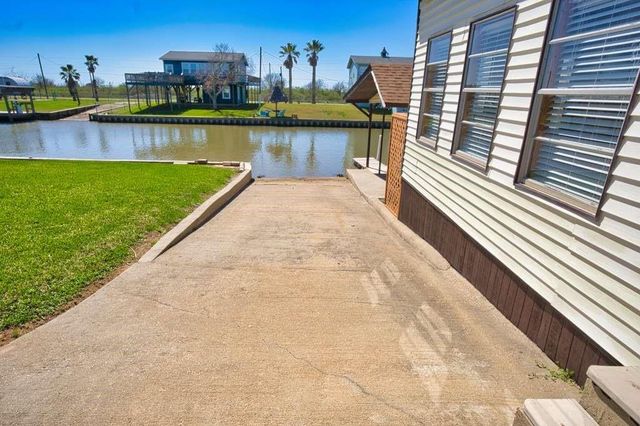 803 County Road 202, Sargent, TX 77414