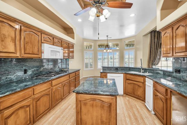 5105 Southshore Drive, Bakersfield, CA 93312