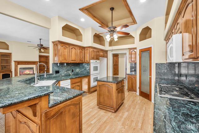 5105 Southshore Drive, Bakersfield, CA 93312
