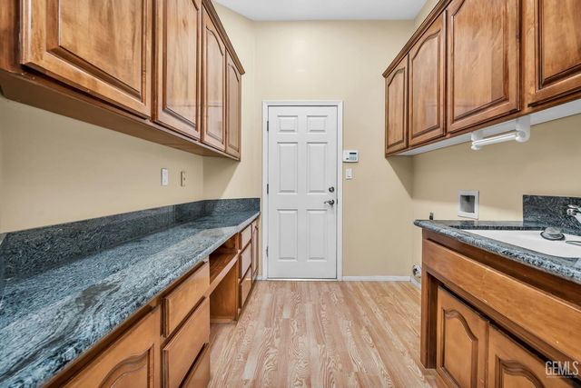 5105 Southshore Drive, Bakersfield, CA 93312