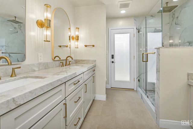 5105 Southshore Drive, Bakersfield, CA 93312
