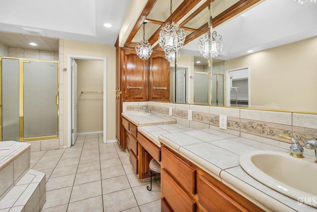 5105 Southshore Drive, Bakersfield, CA 93312