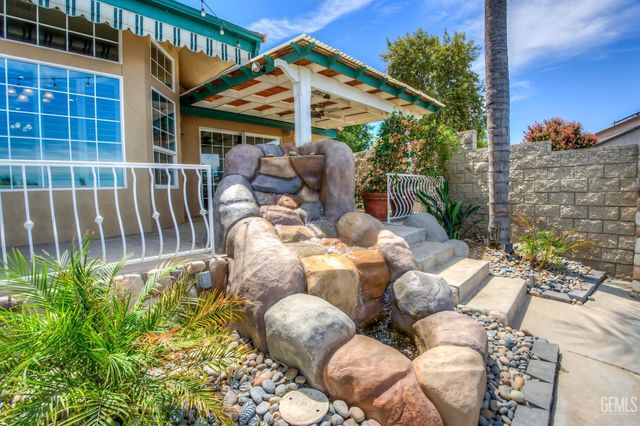 5105 Southshore Drive, Bakersfield, CA 93312
