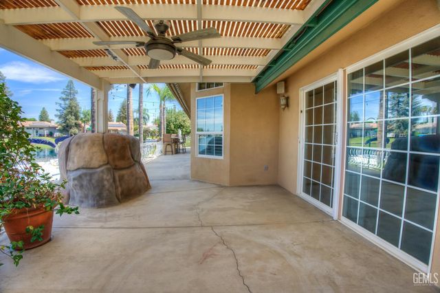 5105 Southshore Drive, Bakersfield, CA 93312