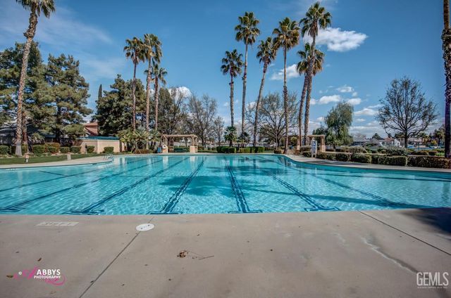 5105 Southshore Drive, Bakersfield, CA 93312