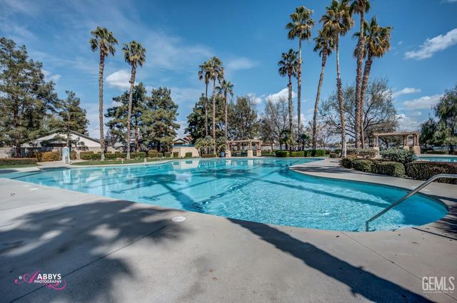 5105 Southshore Drive, Bakersfield, CA 93312