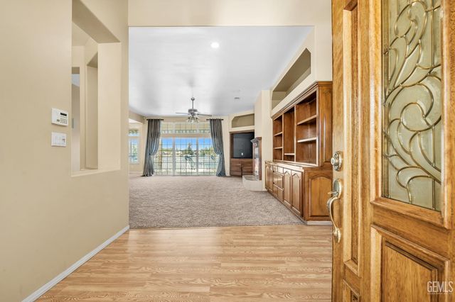 5105 Southshore Drive, Bakersfield, CA 93312