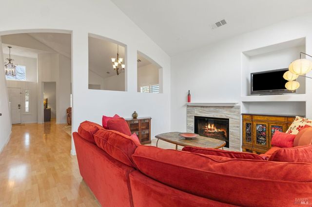 562 Citadel Ct, Fairfield, CA 94534