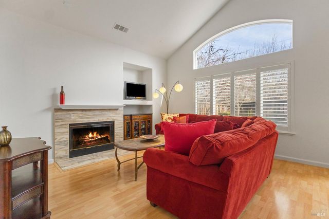 562 Citadel Ct, Fairfield, CA 94534