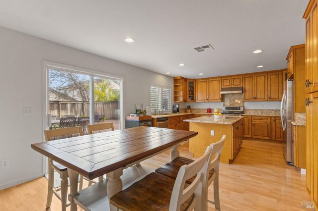 562 Citadel Ct, Fairfield, CA 94534