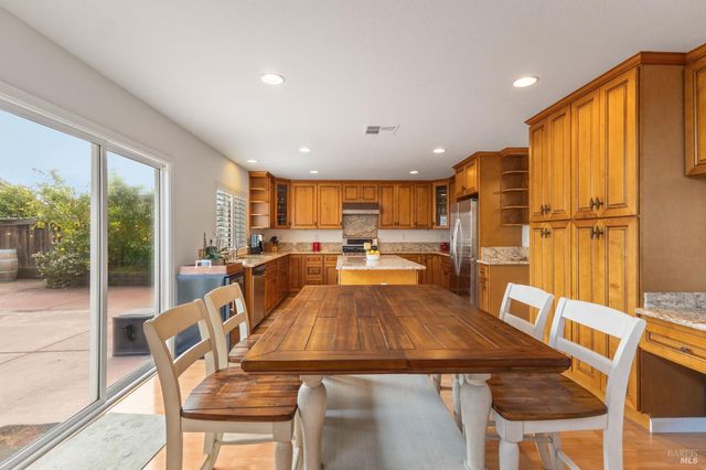 562 Citadel Ct, Fairfield, CA 94534