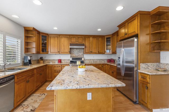 562 Citadel Ct, Fairfield, CA 94534