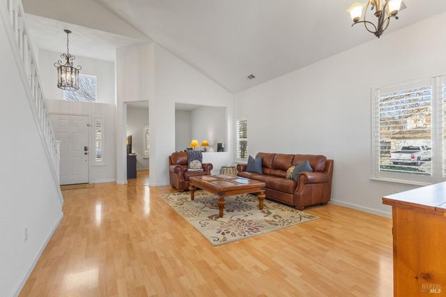 562 Citadel Ct, Fairfield, CA 94534