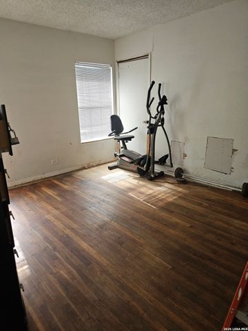 315 W SOUTHCROSS BLVD, San Antonio, TX 78221