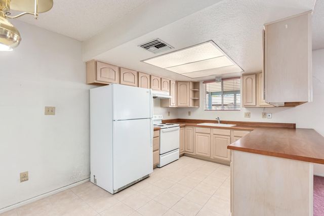 1432 S Oracle, Mesa, AZ 85204