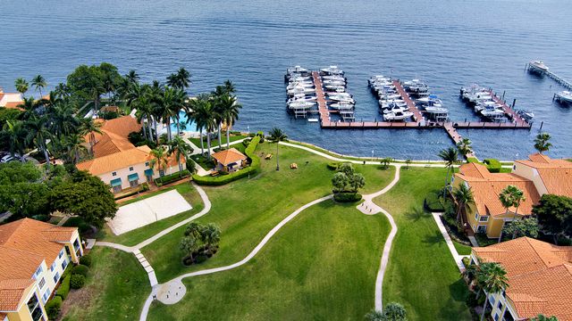 123 Yacht Club Way 207, Hypoluxo, FL 33462