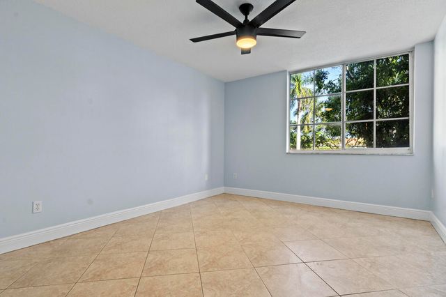 123 Yacht Club Way 207, Hypoluxo, FL 33462