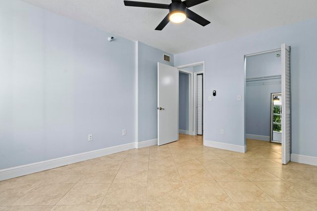 123 Yacht Club Way 207, Hypoluxo, FL 33462