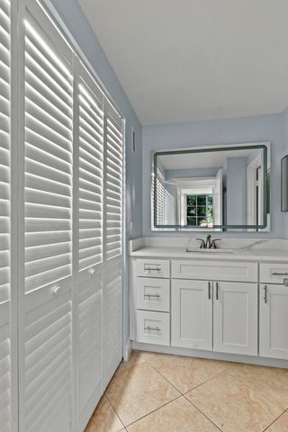 123 Yacht Club Way 207, Hypoluxo, FL 33462